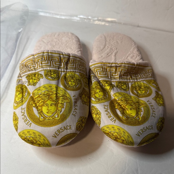 Versace Gold and Cream Medusa Slippers size L - Picture 1 of 4